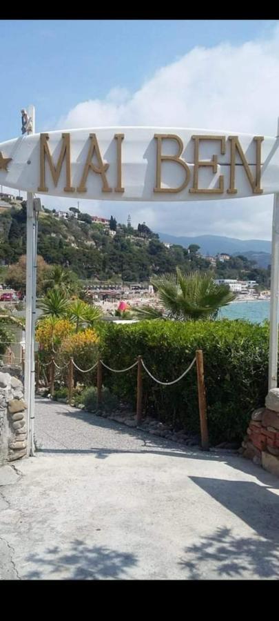 Albero Maestro On Bussana Seaside Apartment Sanremo Bagian luar foto